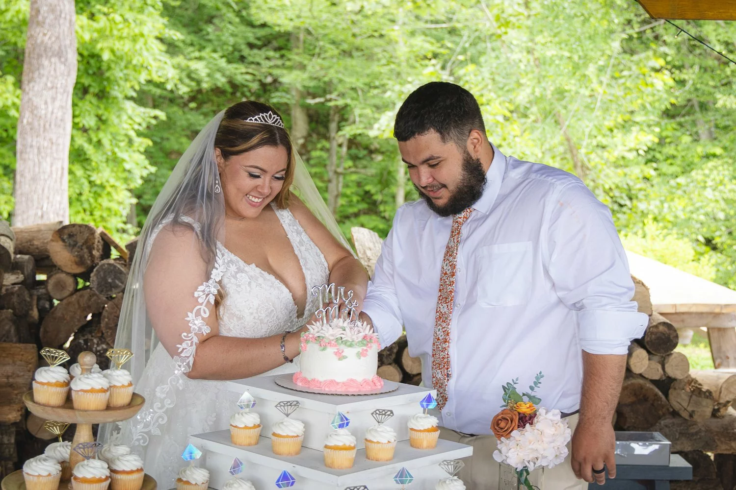 bride and groom cutting cake