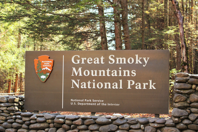 great smoky mountains national park sign
